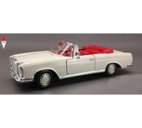 Mercedes 280 Se Cabrio (W111) 1966 Crema Modellino Auto 1:18 Maisto