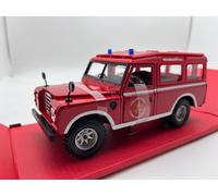 Bburago Land Rover Serie II Vigili del Fuoco, Modellino in Scala 1/24, Veicolo Pompieri Italiano, Rosso