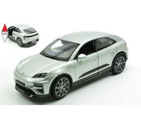BBURAGO Porsche Macan 4 Electric, Auto Diecast in Scala 1:24, Replica Dettagliata con Cofano e Porte Apribili, Licenza Ufficiale Porsche, Assortimento Casuale, Età Consigliata 3+ Anni