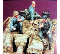 1/35 WWII German Tank Soldier Resin Model Kit Parti del modello in resina non dipinte e non assemblate (3 uomini, nessun carro armato) // Kx2s-1