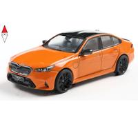 BMW G90 M5 Sedan 2024 Arancione Fuoco Modello Auto 1:43 Solido
