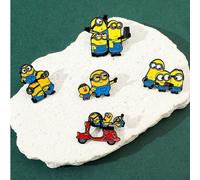 1/5 pezzi Spille in metallo smaltato a tema Minions, contenenti accessori di Stuart+Bob+Kevin, spille in metallo con simpatici cartoni animati dei Minions, adatte per decorazioni per compleanni, Natal