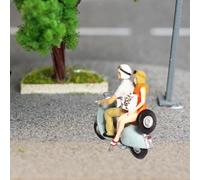 1:64 Figure Lovers Driving Motorcycle Resina dipinta a mano Doll Personaggio del