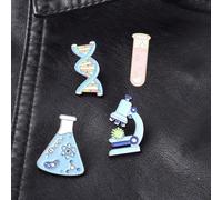 1 pezzo/4 pezzi Spille a forma di accessori da laboratorio scientifico ed esperimenti, inclusi microscopio, becher, elementi chimici, molecole, DNA, accessori da laboratorio di biologia, spille smalta
