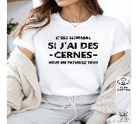1 pezzo Maglietta girocollo da donna con citazione francese "C'EST NORMAL SI J'AI DES CERNES VOUS ME FATIGUEZ", tipografia audace, maglietta casual primaverile/estiva da donna, idea regalo per lei L,M