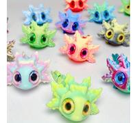 1 pezzo Mini Axolotl arcobaleno con grandi occhi stampato in 3D da 8 cm, adatto per decorazione da scrivania, decorazioni per la casa, regali per le feste (colore degli occhi casuale) Rosso e nero,oro