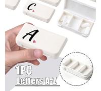 1 pezzo Mini Porta Pillole con Tre Scomparti, di colore bianco, Organizer Portatile per Pillole, Stampa a Forma di Cuore Rosa, Lettere Nere da A a Z, Compatto e Conveniente, Adatto come Scatola per Me