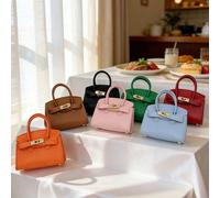 1 pezzo Questa mini borsa in pelle martellata tinta unita presenta una cinghia a catena unica e di stile, rendendola un accessorio versatile ed elegante adatto all'uso quotidiano. Disponibile in più c