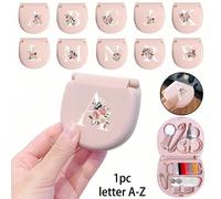 1 pezzo Scatola degli attrezzi da cucito a forma di cuore con iniziali floreali bianche, lettere da A a Z, regalo perfetto per i principianti della cucito: 1 set di cucito mini portatile - pieghevole,