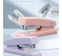 1 pezzo Set di cucitrice manuale, colore macaron, cucitrice portatile media durevole per uso in ufficio e a scuola, forniture per ufficio e studio/strumenti di rilegatura/perforatore (leggera differen