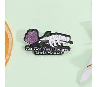 1 pezzo Spilla smaltata con gatto che tiene un topo, dark romance, Adeline Haunting, regalo di gioielli per lettori di romanzi erotici e amanti dei libri Tagli UnicaLega di zinco