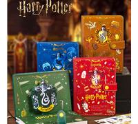 1 Quaderno scolastico di Harry Potter, bellamente progettato con le case (Grifondoro, Serpeverde, Tassorosso, Corvonero), include 2 fogli di adesivi, biglietto dell'Espresso, mappa dell'avventura magi