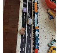 1 rotolo di nastro adesivo riutilizzabile a tema cartone animato. Lunghezza: 5 m / 16,4 ft - Larghezza: 5 cm / 1,96 pollici. Realizzato in materiale poliuretanico lucido nero, è ideale per decorazioni