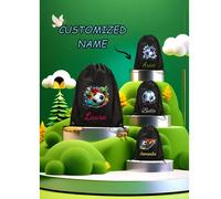 1 Sacca con coulisse personalizzata, perfetta per uso quotidiano, lavoro o vacanze al mare. Personalizzala con il tuo nome, un messaggio speciale o un saluto festivo. Con un design a pallone da calcio