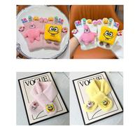 1 Set Comprende: Guanti senza dita imbottiti in pile a tema SpongeBob per il calore, 1 Paio di Guanti senza dita da Donna, 1 Paio di Guanti a Stella per Genitori e Figli, 1 Sciarpa in Peluche, 1 Paio