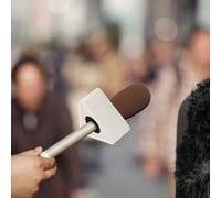 1 set di postazioni con bandiera e logo per microfono da intervista a cubo in