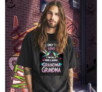 1 T-shirt con grafica creativa | Stampa "The Only What I Love More Is Being A Grandma" | Design creativo unico, stile artistico | Unisex | Tutte le stagioni | Regalo perfetto per i propri cari, amici