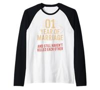 1 Year of Marriage & Still Haven't Killed Each Other Maglia con Maniche Raglan