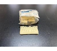 1045676 Supporto inferiore vetro parabrezza anteriore Ford Escort Puma Transit