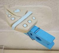 12 PEZZI Molletta legno con barchetta resina celeste bomboniera nascita