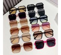 12 pezzi Occhiali da sole quadrati retrò con montatura grande per donna, in plastica, di moda classica, decorativi, per uso all'aperto, in spiaggia, in vacanza, anti-UV. Accessori da spiaggia, occhial