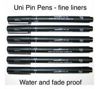 12 X Uni Ball Pin Penna Da Disegno Fineliner Ultra Fine Marker - In 5 Colori