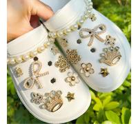 18 pezzi Catena di perle in ABS, fiocco di perle d'oro, corona, fiore, stella, farfalla, clip per scarpe fai-da-te, clip per scarpe multifunzionali adatte per sandali, ciabatte, scarpe da giardino e b