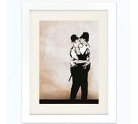 1art1 Banksy Poster Il Bacio dei Poliziotti, Kissing Coppers Quadro in Cornice con Pregiato Passepartout | Immagini A Parete | in Una Cornice 40x30 cm