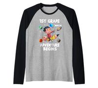 1st Grade Where The Adventure Begins Back To School Maglia con Maniche Raglan