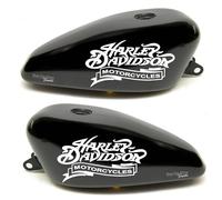 2 Adesivi Stickers da serbatoio Worldcustom compatibili con Harley Davidson Motorcycles (Nero Lucido, 22 cm x 11,5 cm)