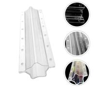 2 pezzi di cetriolo modella gli stereotipi che coltivano la frutta modella gli