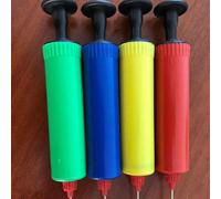 2 pezzi Pompa manuale portatile di colore casuale, cuscino gonfiabile a forma di U, ciambella da nuoto, palloncini, pompa per aria di pallacanestro e pallone da calcio 2 pezzi di colore casuale,1 pezz