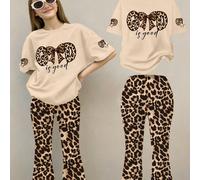 2 pezzi Set di abbigliamento casual per ragazze, con maglietta grafica con slogan "Dio è gentile" e design con fiocco leopardato, abbinata a pantaloni a zampa leopardati, adatto per il ritorno a scuol
