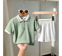 2 pezzi Set di polo e pantaloni in tessuto strutturato per ragazzo giovane. Il colletto polo con bordo a contrasto aggiunge un aspetto a strati, realizzato con lavorazione raffinata, nuovo design in s