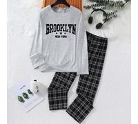 2 pezzi/Set Pigiama casual per ragazzi pre-adolescenti, composto da maglietta a maniche lunghe con scollo tondo e grafica di una console da gioco bianca, e pantaloni larghi a quadri, in maglia confort