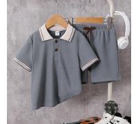 2 pezzi Set polo e pantaloni in tessuto strutturato per ragazzo giovane. Il colletto polo con bordo a contrasto aggiunge un aspetto stratificato, realizzato con lavorazione raffinata, nuovo design in