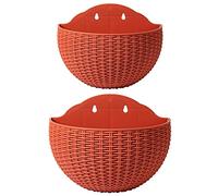 2 vasi da fiori a semicerchio da appendere alla parete, in finto rattan, con foro di drenaggio e ganci, in plastica, da appendere al giardino, per balconi e recinzioni (rosso mattone)
