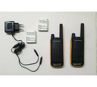2 Walkie Talkie Motorola TLKR T82 + caricabatterie + batterie + cuffie + cust...