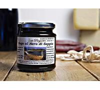 2 x 300 gr - Sugo al nero di seppia creato da Tharros Pesca, azienda di pescatori di Cabras, Sardegna. Ideale per organizzare una bella pasta delle 4 del mattino