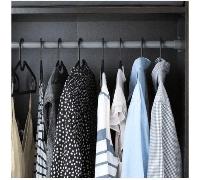 20 pezzi Grucce in plastica ultra sottili antiscivolo, design multifunzionale alla moda nero & bianco, massimizzano lo spazio nell'armadio, alta capacità di carico, adatte per la lavanderia, applicabi