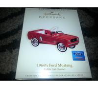 2006 Hallmark Ricordo 1964 1/2 Ford MUSTANG Ornamento Kiddie Car Classics Nuovo