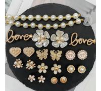 22 pezzi Clip decorative per scarpe in resina ABS (catena di perle, camelie, fiori, farfalle, cuori) di colore oro, accessori multifunzionali per decorare sandali, ciabatte, scarpe con fori, borse da 