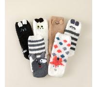 3 paia casuali di calzini invernali per bambini in velluto corallo, calzini natalizi carini con cartoni animati per ragazze, mezzi calzini in velluto spessi e caldi per la casa e il sonno, con pon pon