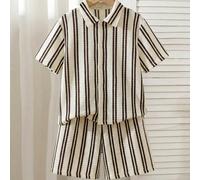 3 pezzi Set di maglietta a maniche corte con righe verticali e pantaloncini casual abbinati per ragazzo pre-adolescente, in tessuto misto, delicato sulla pelle e traspirante. La maglietta presenta un 