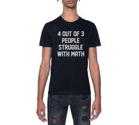 4 Persone su 3 Hanno Difficoltà con La Matematica T-Shirt Manica Corta Girocollo Nera per Uomo T-Shirt Short Sleeve Black Crewneck Tee for Men