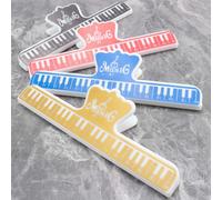 4 pezzi di carta per appunti, righello, supporto a molla per pianoforte, chitarra, violino, viola, violoncello.