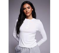 4505 - Rest Day - Top a maniche lunghe in modal ultra morbido a coste bianco con scollo serafino 44