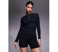 4505 - Rest Day - Top a maniche lunghe in modal ultra morbido a coste nero con scollo serafino 40