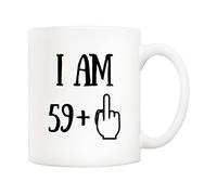 5Aup - Tazza da caffè divertente per 60° compleanno, con scritta "I Am 59 + 1 Best Gag 60° compleanno, per lui e lei Coworker Friend Cup White, 311,8 g