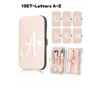 7 pezzi Set per manicure da viaggio rosa con lettere bianche minimaliste A-Z e motivo a cuore. La spaziosa custodia di stoccaggio include strumenti in acciaio inossidabile e un set di forbici per ungh